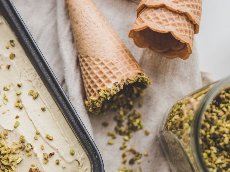 Glace yaourt grec, miel & pistache