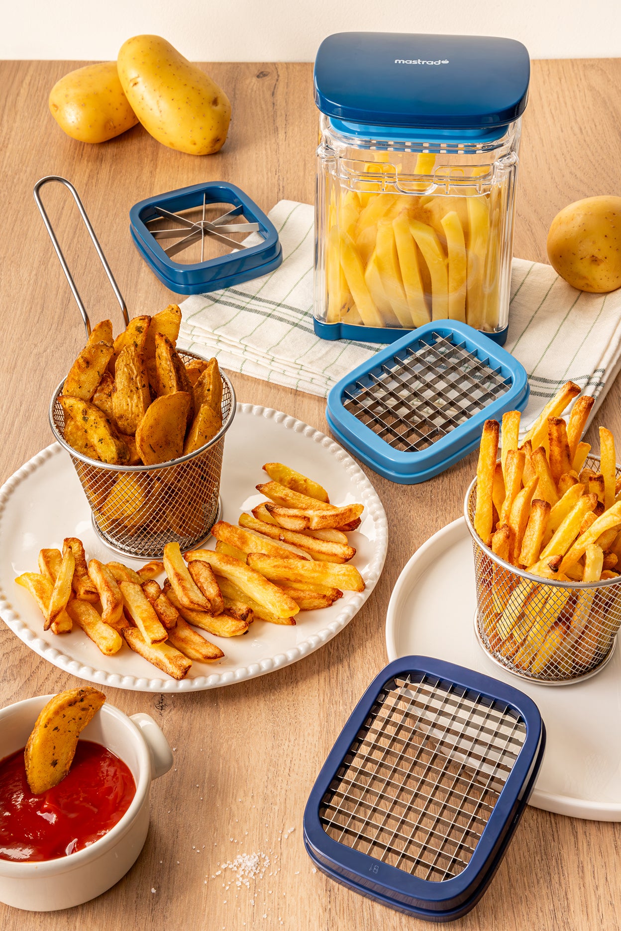 Chop and fry coupe frites, potatoes, fruits et legumes