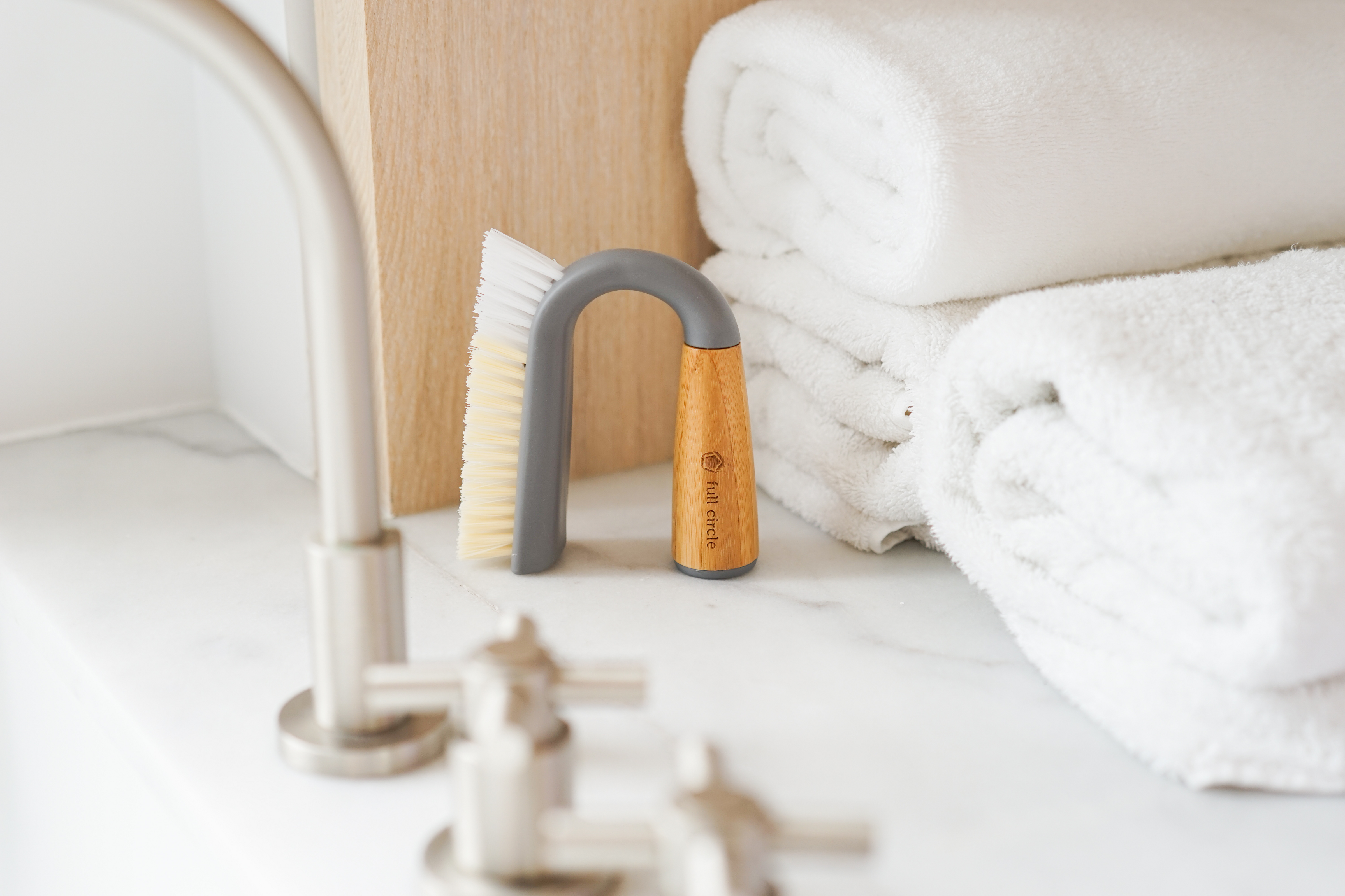 Grunge Buster - Brosse en U pour carrelage et joints