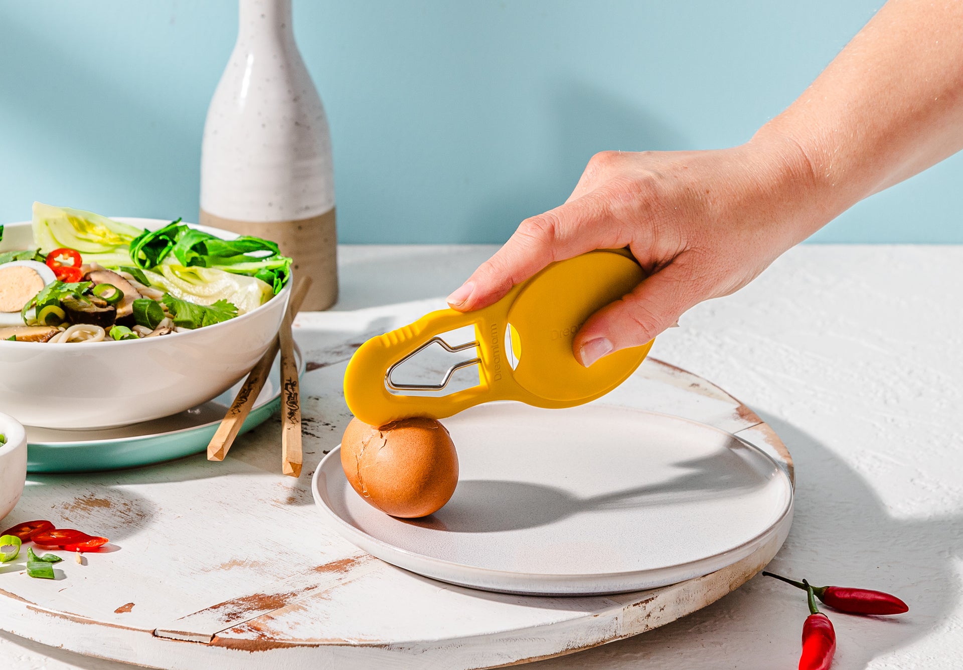 Eggler - Ecaleur et trancheur à oeuf - jaune