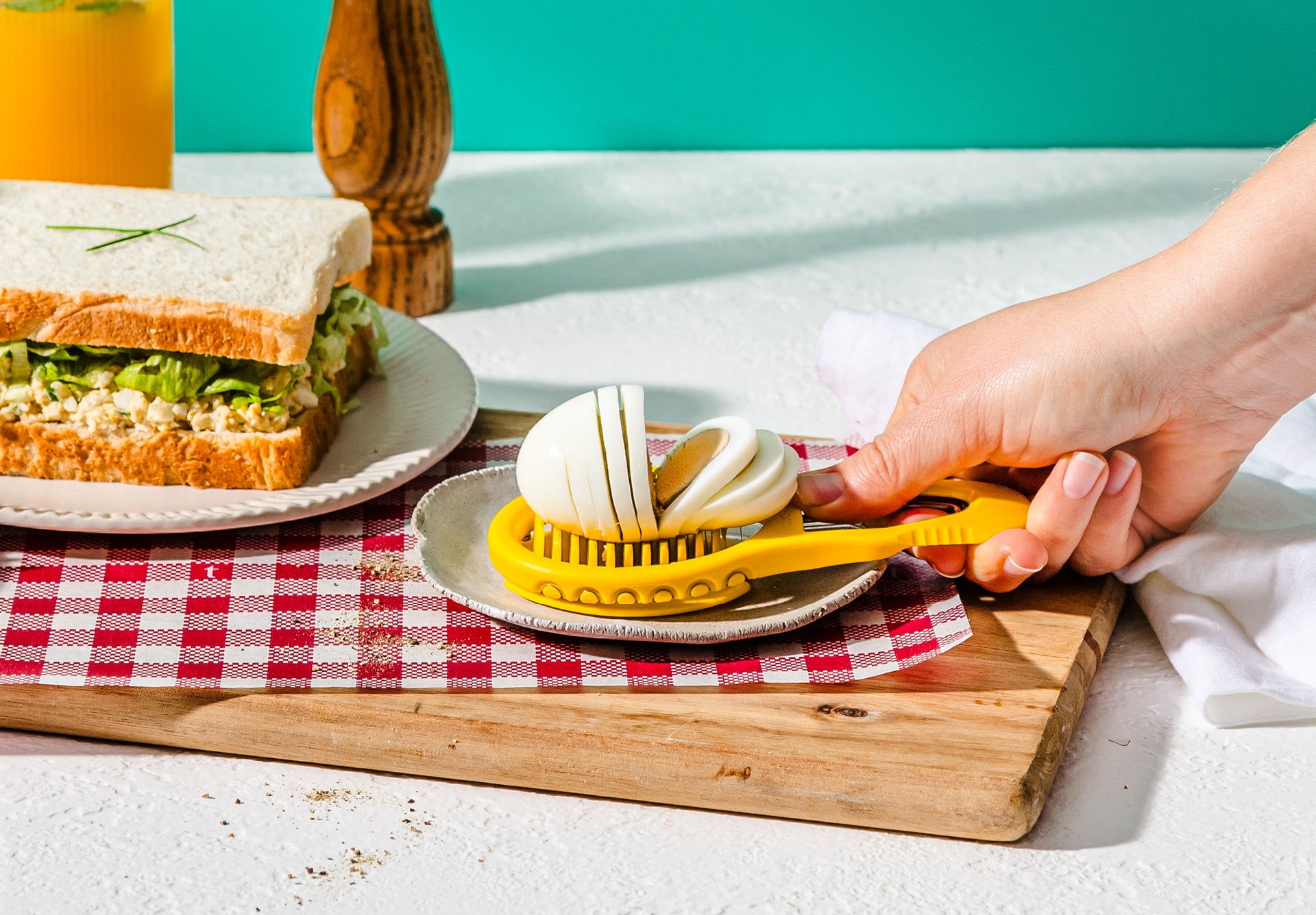 Eggler - Ecaleur et trancheur à oeuf - jaune