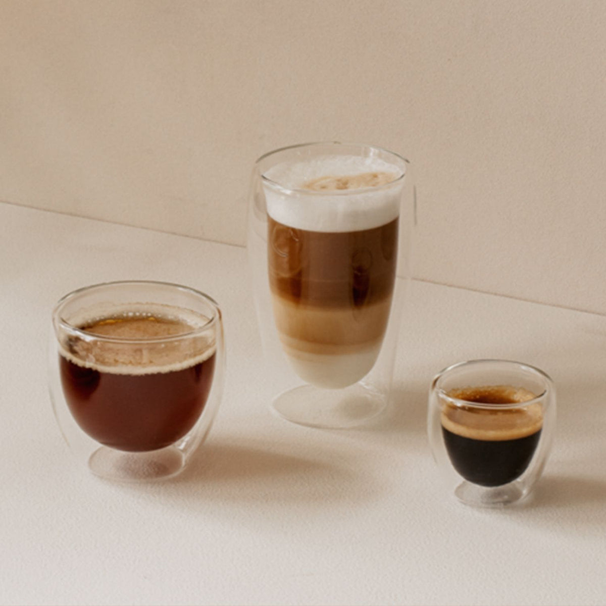 Lot de 6 tasses à expresso à double paroi - 250 ml - Avec 6 cuillères - Avec 6 cuillères - Pour cappuccino, café, café glacé Lot de 6 tasses à expresso à double paroi - 250 ml - Avec 6 cuillères - Avec 6 cuillères - Pour cappuccino, café, café glacé